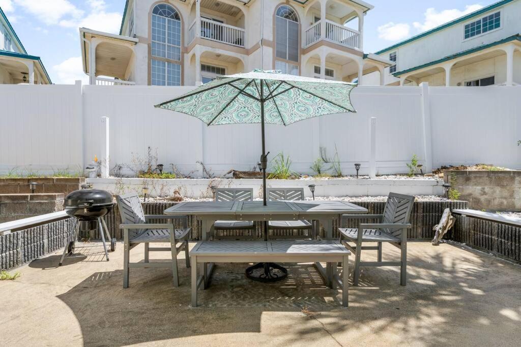 New! Steps To White Sand Beaches! Pool & Grill! 2Br 2Ba パナマシティービーチ エクステリア 写真